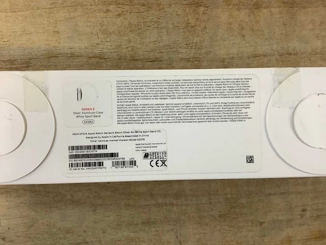 Apple - series 6 - smartwatch gps+ silver aluminium - afbeelding 7 van  7