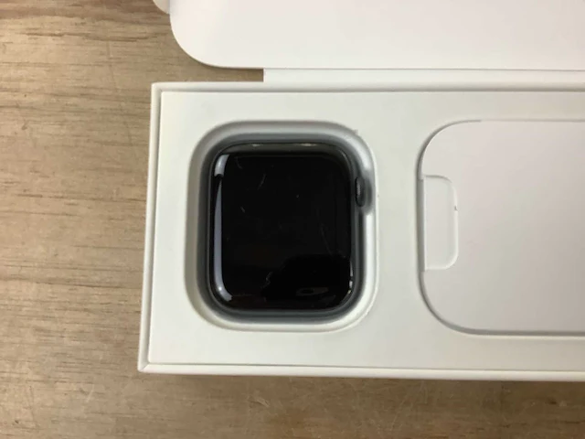 Apple - series 6 - smartwatch gps space gray aluminium - afbeelding 5 van  6