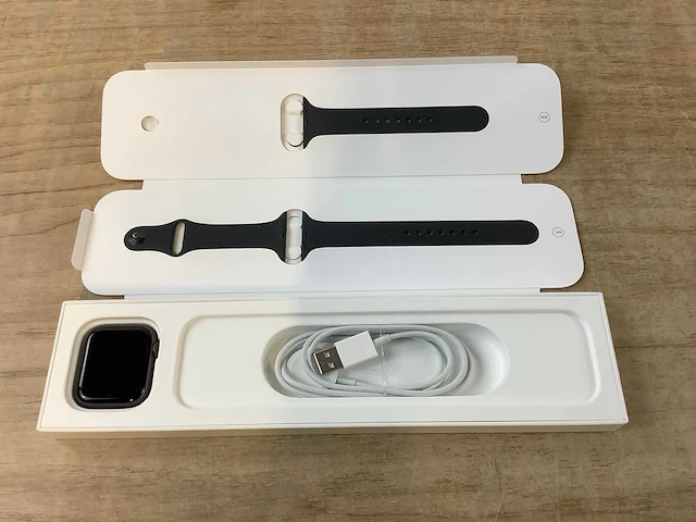 Apple - series 6 - smartwatch gps+ space gray aluminium - afbeelding 4 van  7