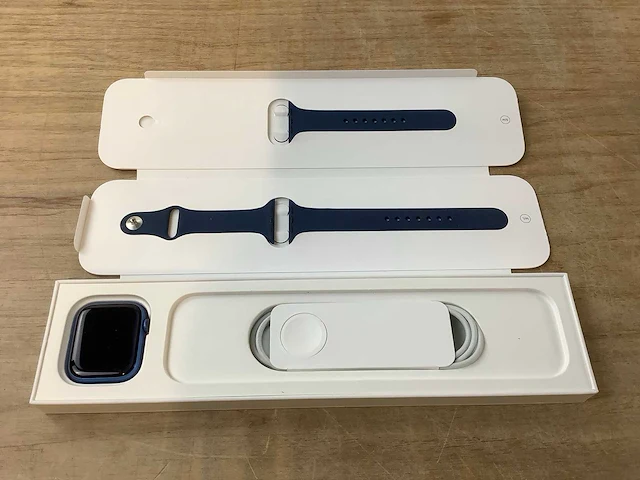 Apple - series 7 - smartwatch gps+ blue aluminium - afbeelding 4 van  7