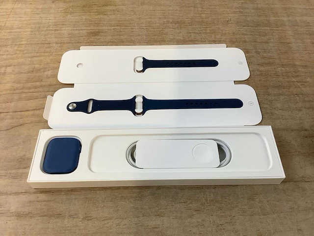 Apple - series 7 - smartwatch gps blue aluminium - afbeelding 4 van  7
