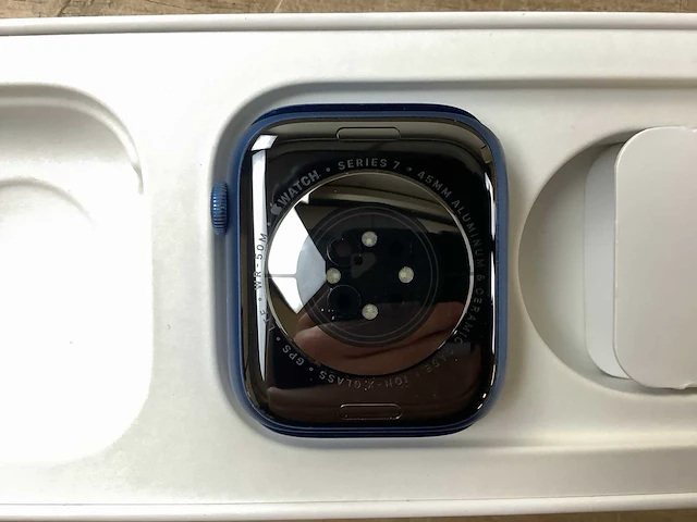 Apple - series 7 - smartwatch gps+ blue aluminium - afbeelding 6 van  7
