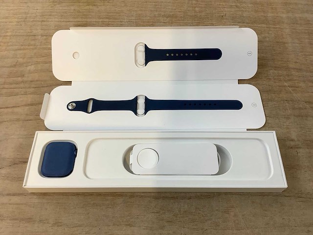 Apple - series 7 - smartwatch gps+ blue aluminium - afbeelding 4 van  7