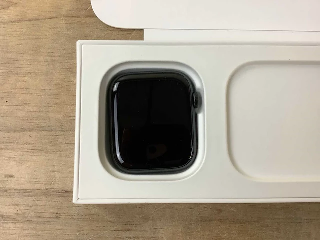 Apple - series 7 - smartwatch gps + green aluminium - afbeelding 5 van  7