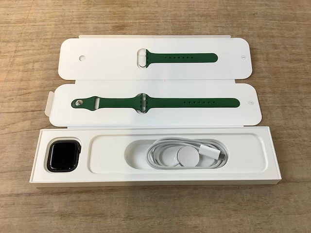 Apple - series 7 - smartwatch gps green aluminium - afbeelding 4 van  7