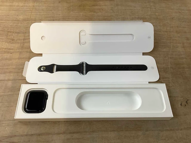 Apple - series 7 - smartwatch gps midnight aluminium - afbeelding 4 van  5