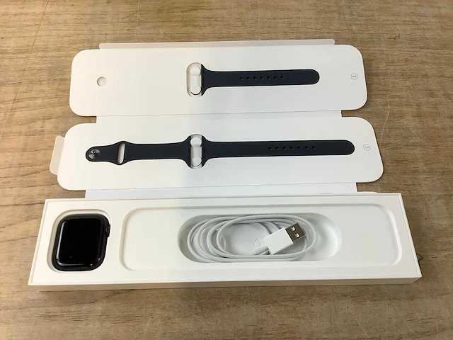 Apple - series 7 - smartwatch gps+ midnight aluminium - afbeelding 3 van  5