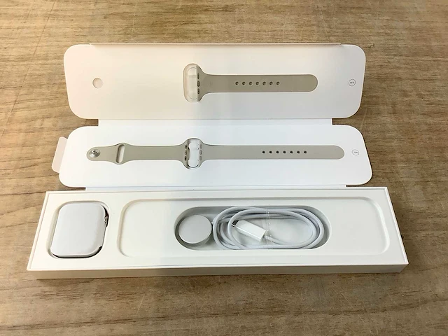 Apple - series 7 - smartwatch gps+ silver stainless steel - afbeelding 3 van  7