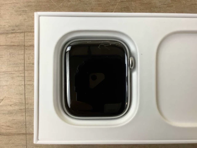 Apple - series 7 - smartwatch gps+ silver stainless steel - afbeelding 4 van  7