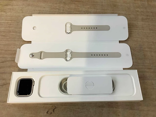 Apple - series 7 - smartwatch gps starlight aluminium - afbeelding 4 van  7