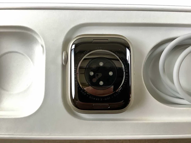 Apple - series 7 - smartwatch gps+ starlight aluminium - afbeelding 4 van  7