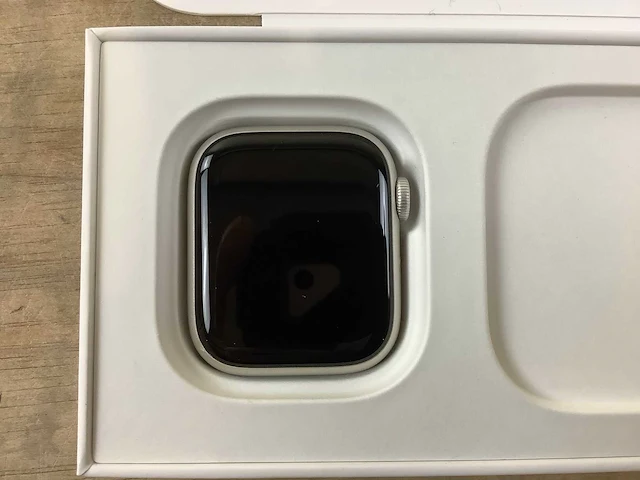 Apple - series 7 - smartwatch gps+ starlight aluminium - afbeelding 6 van  7