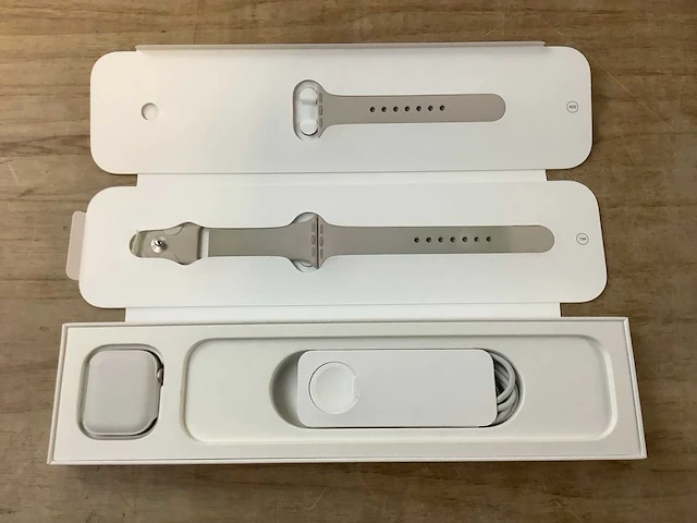 Apple - series 7 - smartwatch gps starlight aluminium - afbeelding 4 van  7