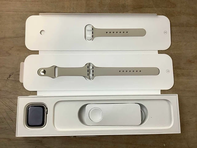 Apple - series 7 - smartwatch gps+ starlight aluminium - afbeelding 4 van  7