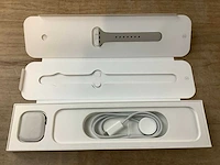 Apple - series 7 - smartwatch gps starlight aluminium - afbeelding 4 van  7