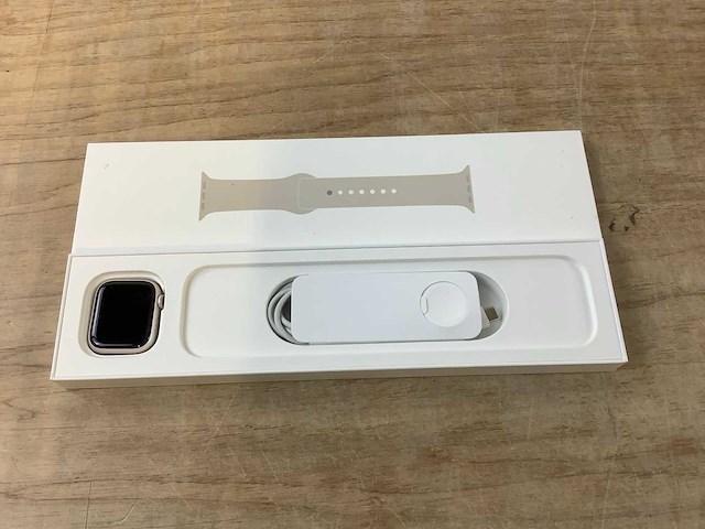 Apple - series 7 - smartwatch gps+ starlight aluminium - afbeelding 4 van  7