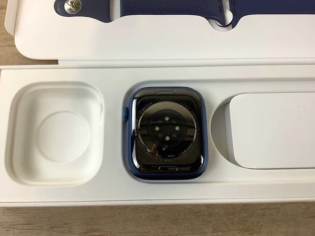 Apple - series 7- smartwatch gps blue aluminium - afbeelding 6 van  7