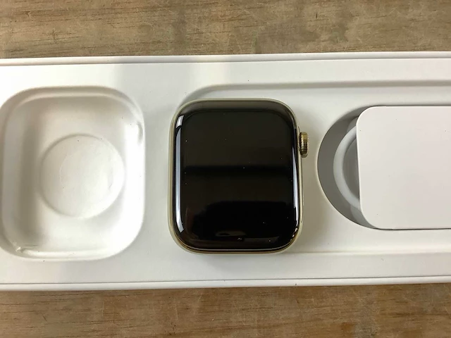 Apple - series 7- smartwatch gps+ gold stainless steel - afbeelding 3 van  5