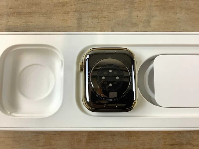 Apple - series 7- smartwatch gps+ gold stainless steel - afbeelding 4 van  5