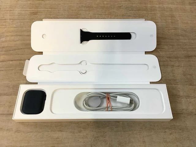 Apple - series 7- smartwatch gps midnight aluminium - afbeelding 4 van  7
