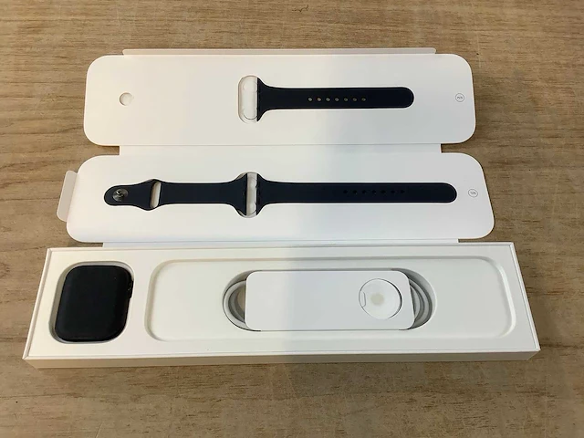Apple - series 7- smartwatch gps midnight aluminium - afbeelding 4 van  7