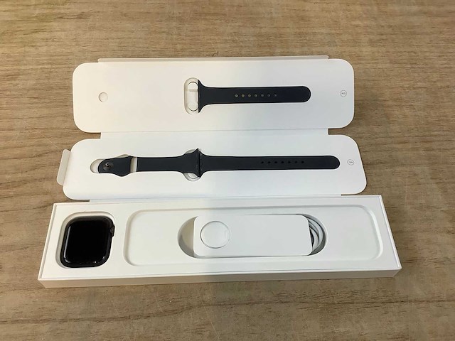 Apple - series 7- smartwatch gps midnight aluminium - afbeelding 4 van  7