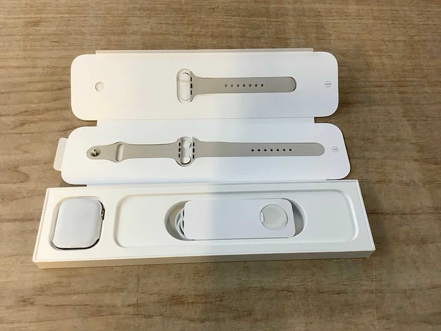 Apple - series 7- smartwatch gps+ silver stainless steel - afbeelding 4 van  7