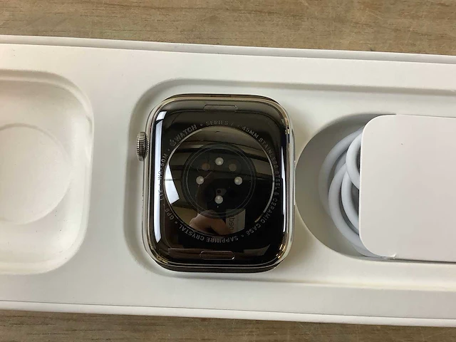 Apple - series 7- smartwatch gps+ silver stainless steel - afbeelding 6 van  7