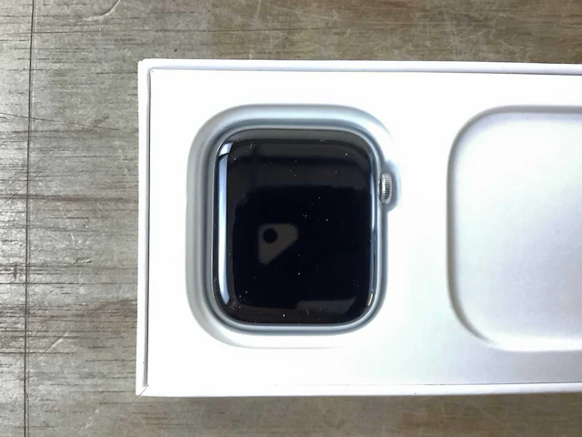 Apple - series 7- smartwatch gps+ silver stainless steel - afbeelding 4 van  5