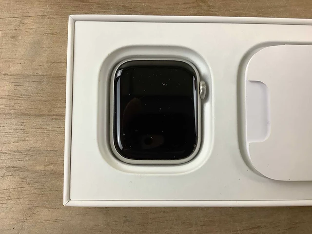 Apple - series 7- smartwatch gps starlight aluminium - afbeelding 5 van  7