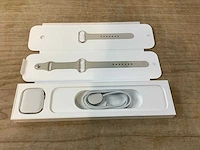 Apple - series 7- smartwatch gps starlight aluminium - afbeelding 4 van  7