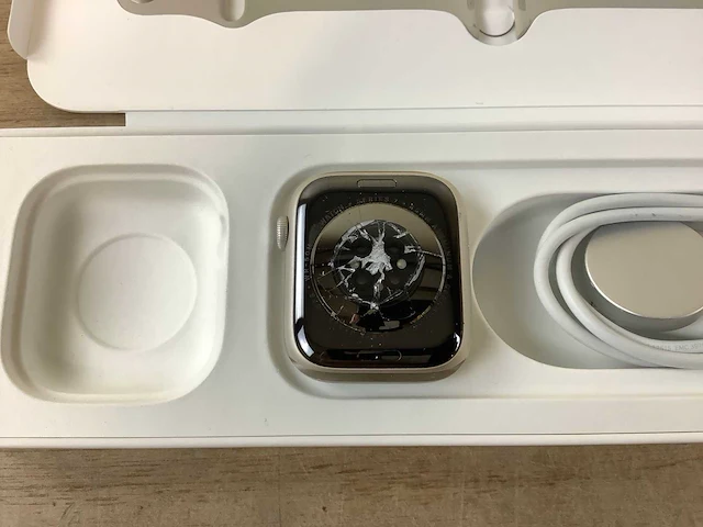 Apple - series 7- smartwatch gps starlight aluminium - afbeelding 6 van  7