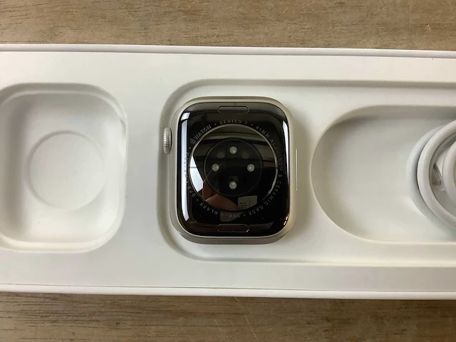 Apple - series 7- smartwatch gps starlight aluminium - afbeelding 6 van  7