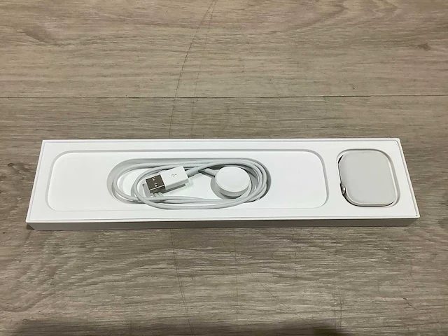 Apple - series 8 - smartwatch gps aluminium starlight - afbeelding 4 van  8