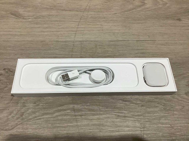 Apple - series 8 - smartwatch gps aluminium starlight - afbeelding 4 van  8