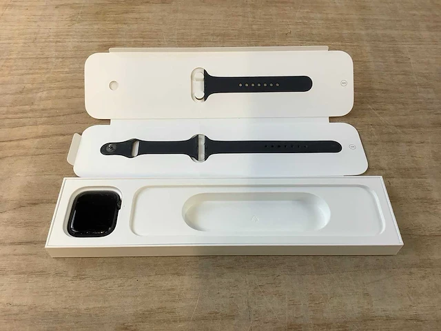 Apple - series 8 - smartwatch gps + midnight aluminium - afbeelding 3 van  6