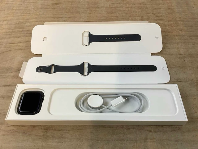 Apple - series 8 - smartwatch gps midnight aluminium - afbeelding 4 van  7