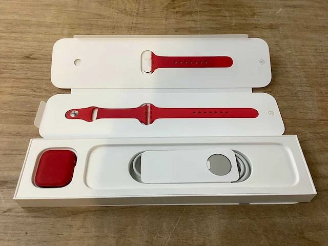 Apple - series 8 - smartwatch gps+ red aluminium - afbeelding 5 van  7