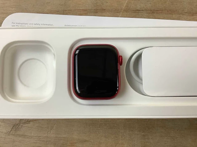 Apple - series 8 - smartwatch gps+ red aluminium - afbeelding 6 van  7