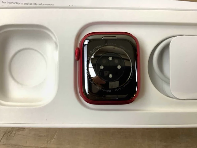 Apple - series 8 - smartwatch gps+ red aluminium - afbeelding 7 van  7