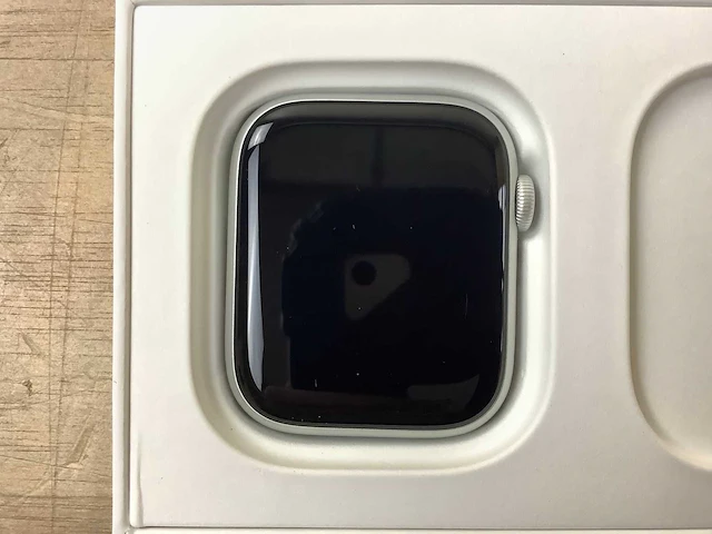 Apple - series 8 - smartwatch gps silver aluminium - afbeelding 5 van  7