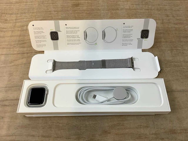 Apple - series 8 - smartwatch gps+ silver stainless steel - afbeelding 4 van  7