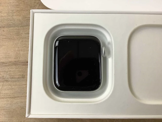 Apple - series 8 - smartwatch gps+ silver stainless steel - afbeelding 5 van  7