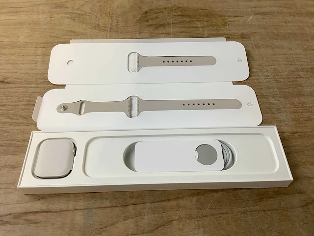 Apple - series 8 - smartwatch gps starlight aluminium - afbeelding 4 van  7
