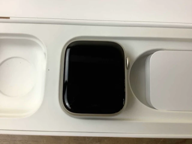Apple - series 8 - smartwatch gps starlight aluminium - afbeelding 5 van  7