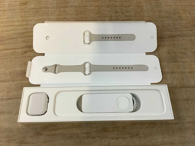 Apple - series 8 - smartwatch gps starlight aluminium - afbeelding 4 van  7