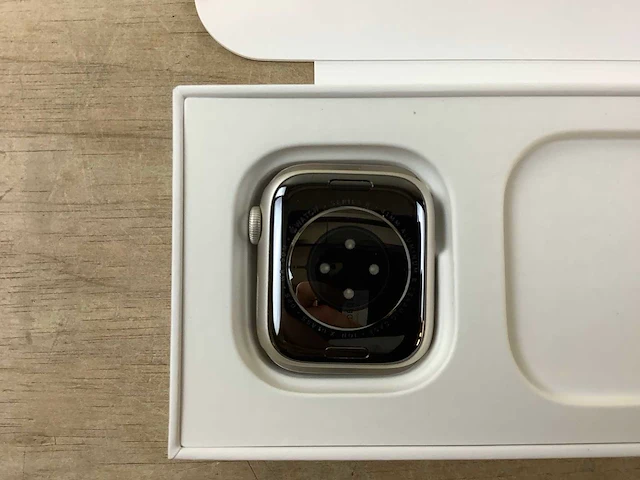Apple - series 8 - smartwatch gps starlight aluminium - afbeelding 6 van  7
