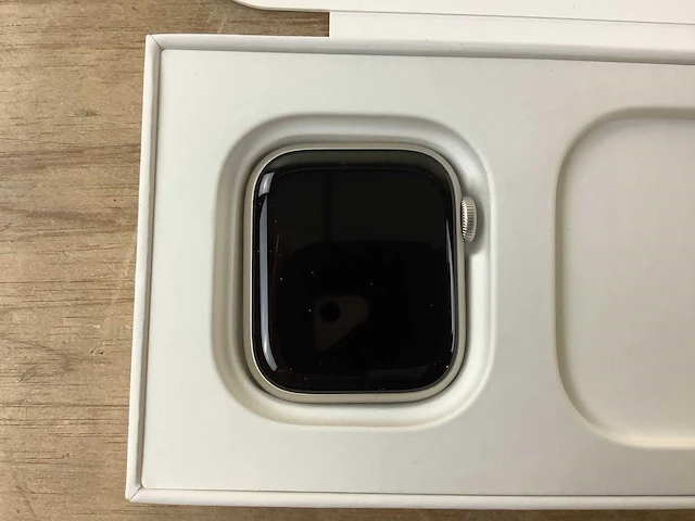 Apple - series 8 - smartwatch gps starlight aluminium - afbeelding 5 van  7