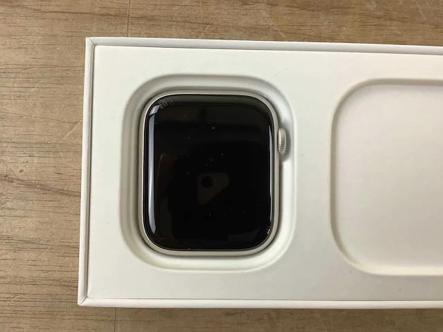 Apple - series 8 - smartwatch gps starlight aluminium - afbeelding 5 van  7