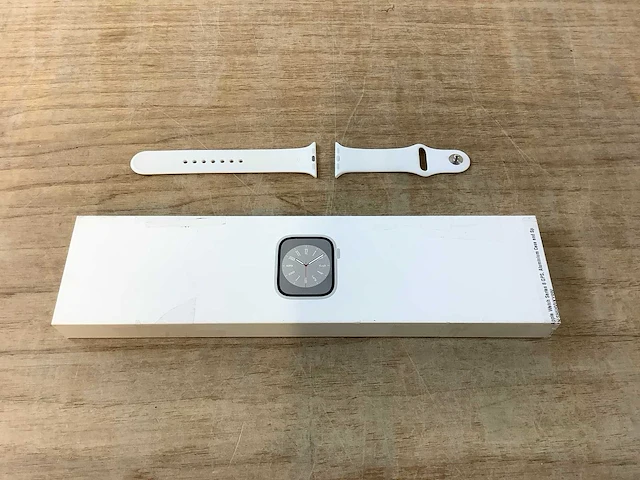 Apple - series 8 - smartwatch gps zilver aluminium - afbeelding 2 van  5